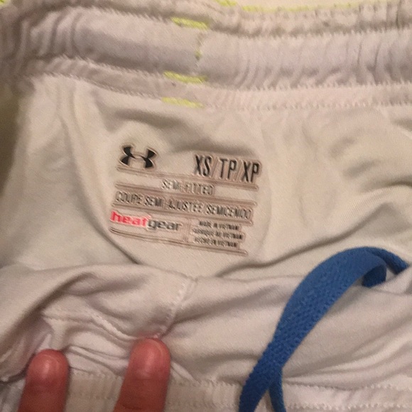 Under armor running shorts - Picture 2 of 2